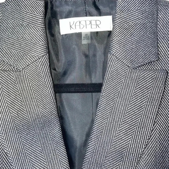 KASPER WOMENS BLAZER GRAY AND BLACK SIZE 2P PERFECT CONDITION - Picture 4 of 10
